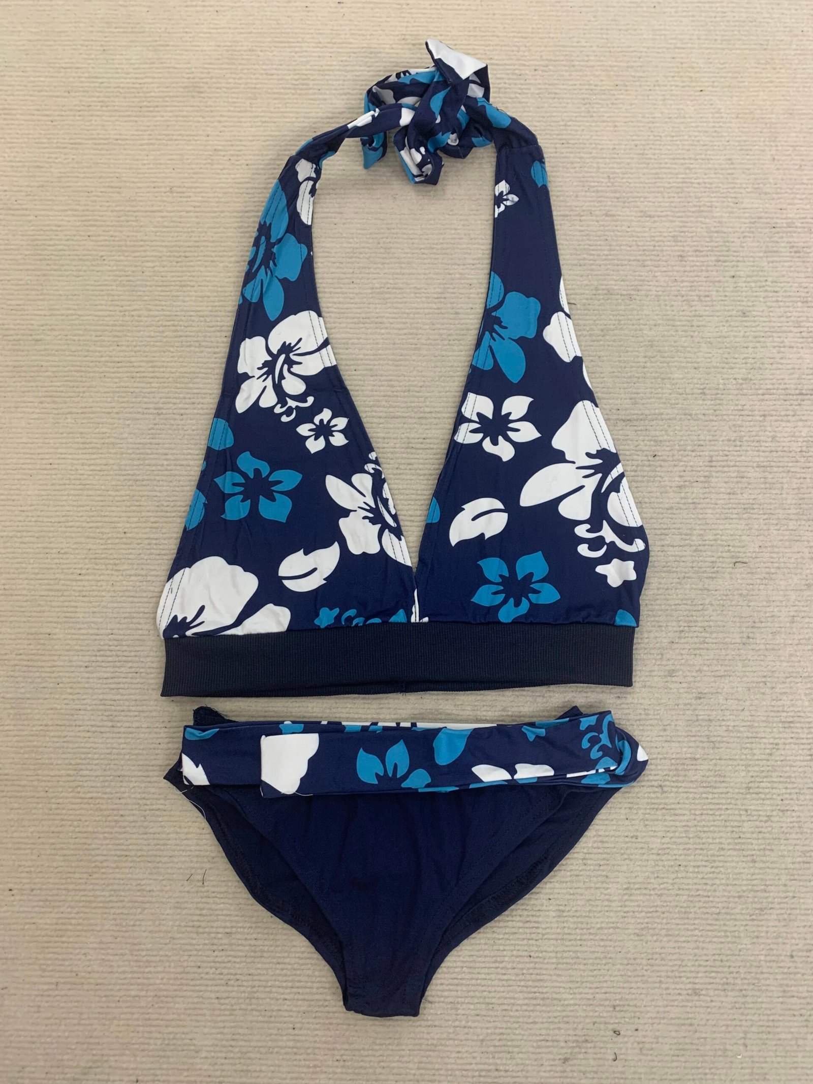 Vacation style women's bikini set two-piece